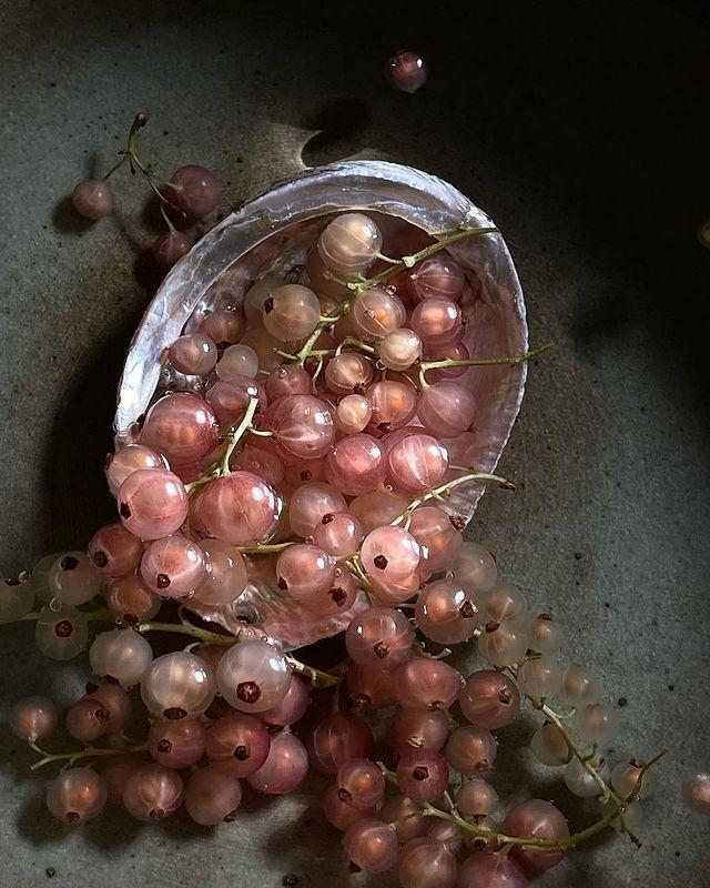 Rustic Berry Bounty: Nature's Sweet Sampler